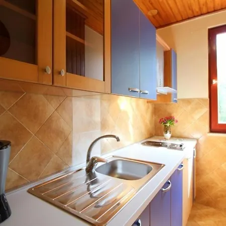 Ferienwohnung Franjo In Altstadnaehe, Parkplatz Privat, Klimatisiert, Ruhige Lage Porec