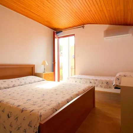 Apartment Ferienwohnung Franjo In Altstadnaehe, Parkplatz Privat, Klimatisiert, Ruhige Lage Porec
