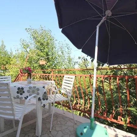 Ferienwohnung Franjo In Altstadnaehe, Parkplatz Privat, Klimatisiert, Ruhige Lage Poreč
