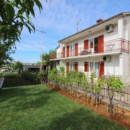 Ferienwohnung Franjo In Altstadnaehe, Parkplatz Privat, Klimatisiert, Ruhige Lage * Poreč